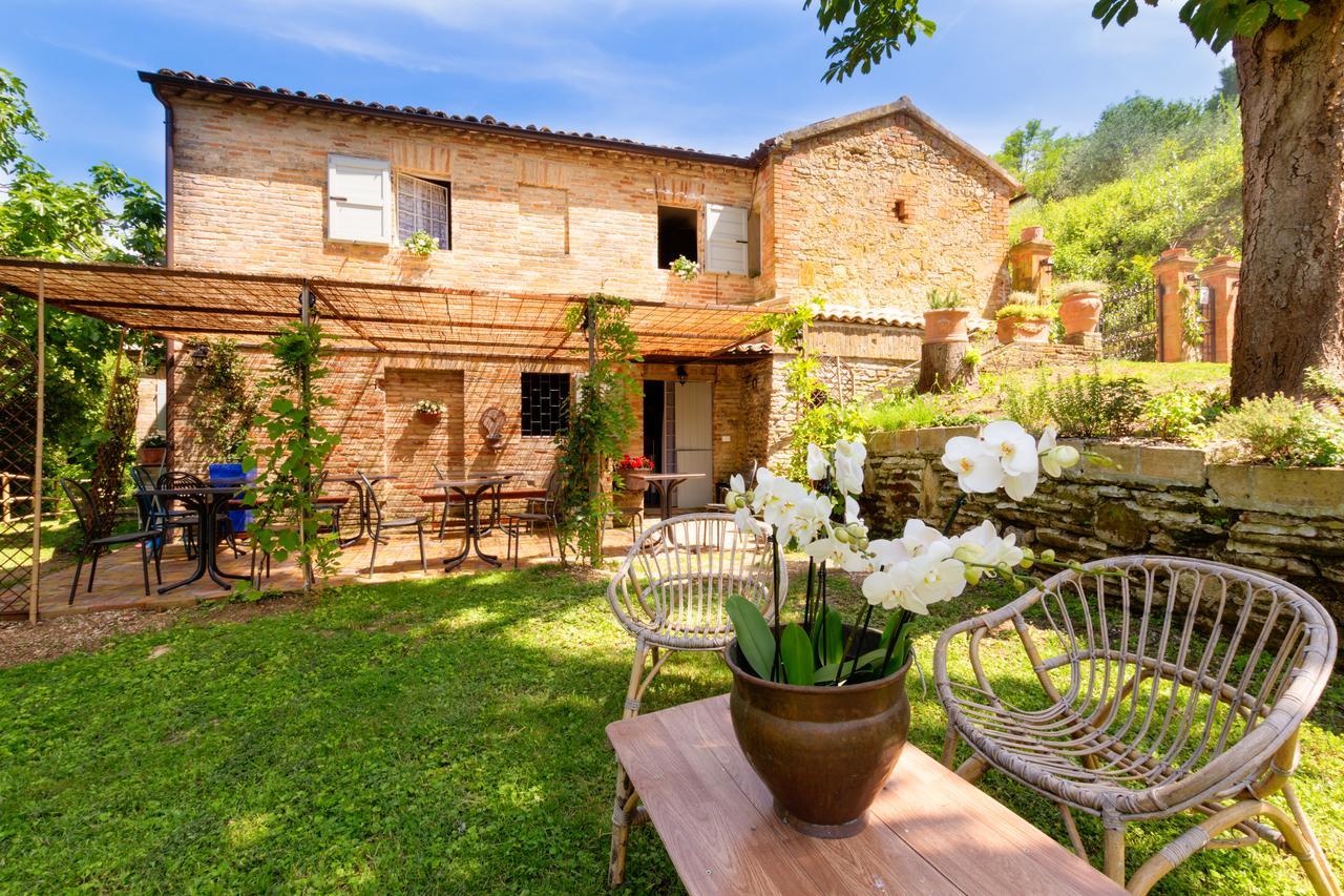 B&B La Residenza Del Poeta Montesicuro Exterior foto